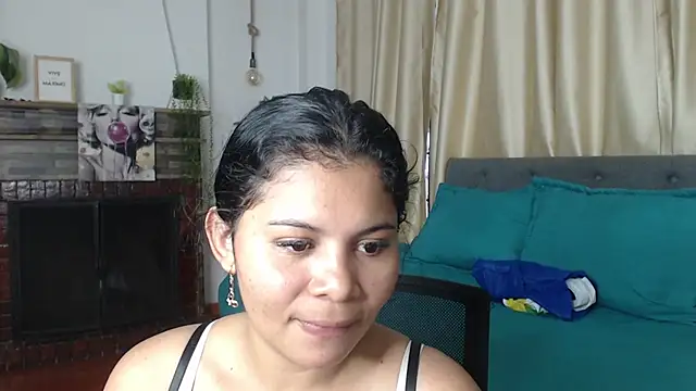 Snapshot of Emma_hassani chatting on May 2026 06:59:01 PM Emma hassani online show from May 2026 06:59:01 PM
