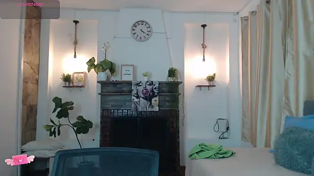 Snapshot of Emma_hassani chatting on April 2026 06:45:01 PM Emma hassani online show from April 2026 06:45:01 PM