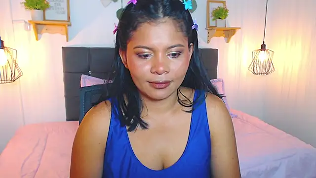 Snapshot of Emma_hassani chatting on February 2026 02:50:01 PM Emma hassani online show from February 2026 02:50:01 PM