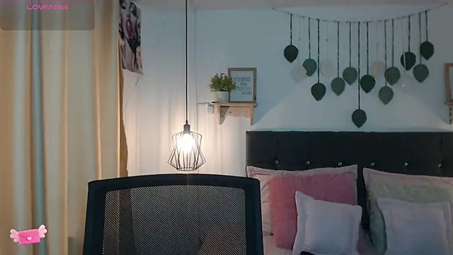 Emma hassani online show from March 2026 02:29:01 PM