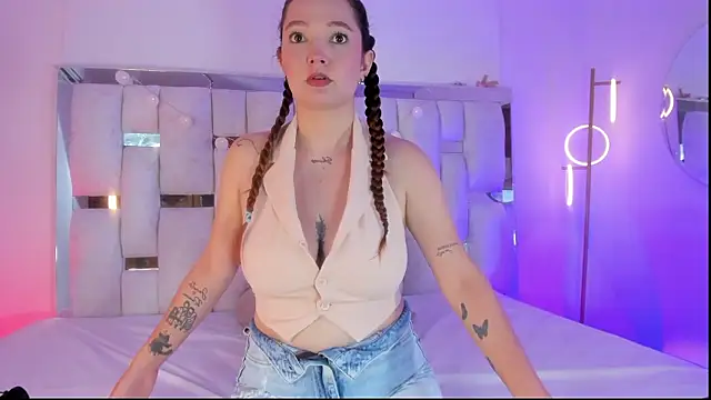 HecateCorvin online show from February 2026 12:28:02 PM