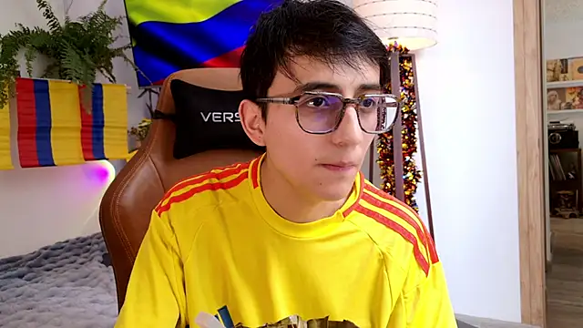 Snapshot of Sr_evann chatting on July 2026 04:14:01 PM Sr evann online show from July 2026 04:14:01 PM