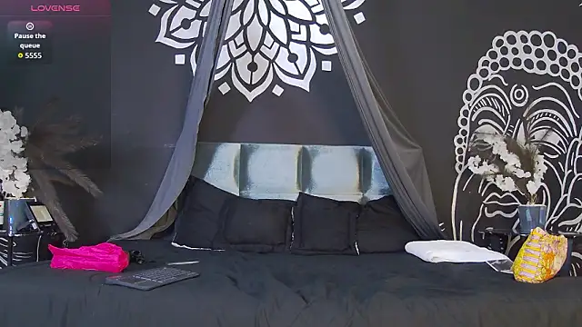 Luna Dante fox online show from March 2026 02:53:01 PM