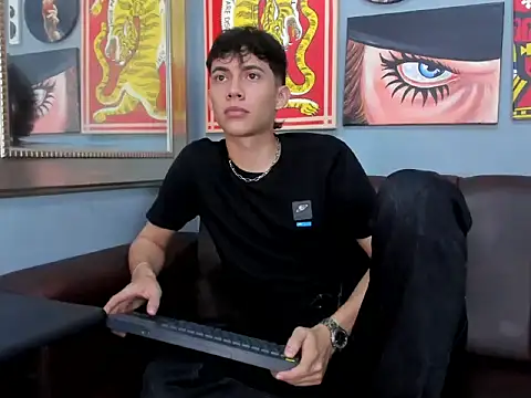 AronTawers online show from March 2026 08:05:02 PM