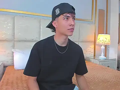 Snapshot of AronTawers chatting on March 2026 07:14:02 PM AronTawers online show from March 2026 07:14:02 PM