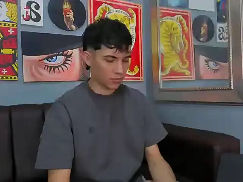 Snapshot of AronTawers chatting on February 2026 08:52:02 PM AronTawers online show from February 2026 08:52:02 PM