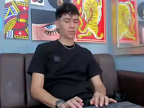 Snapshot of AronTawers chatting on March 2026 06:59:02 PM AronTawers online show from March 2026 06:59:02 PM