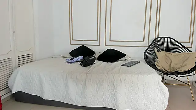 emily gaviria1 online show from April 2026 12:13:02 PM