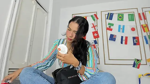 Snapshot of emily_gaviria1 chatting on June 2026 12:05:02 PM emily gaviria1 online show from June 2026 12:05:02 PM