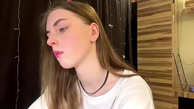 Snapshot of PollyDream chatting on March 2026 08:21:02 AM PollyDream online show from March 2026 08:21:02 AM