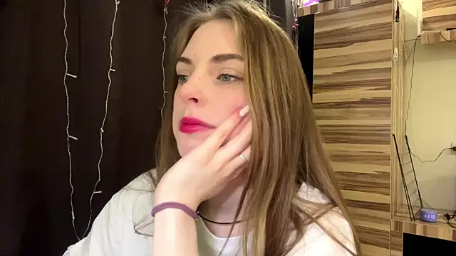 Snapshot of PollyDream chatting on February 2026 08:14:01 AM PollyDream online show from February 2026 08:14:01 AM