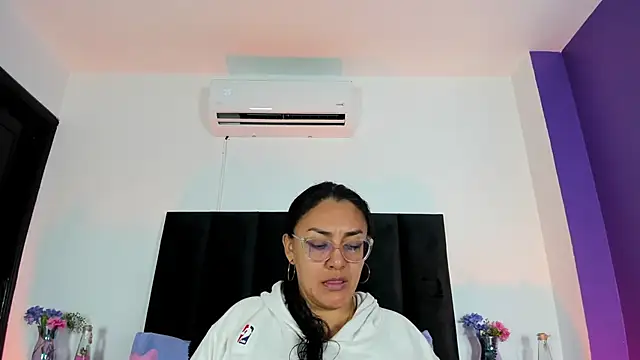 scarlet  ray  online show from March 2026 10:37:02 AM