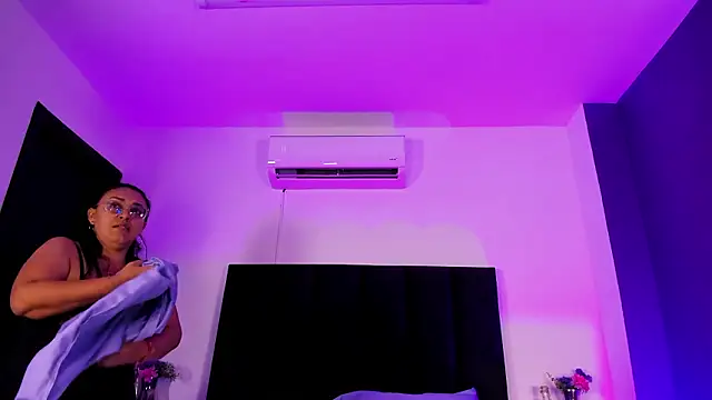 scarlet  ray  online show from March 2026 10:42:01 AM