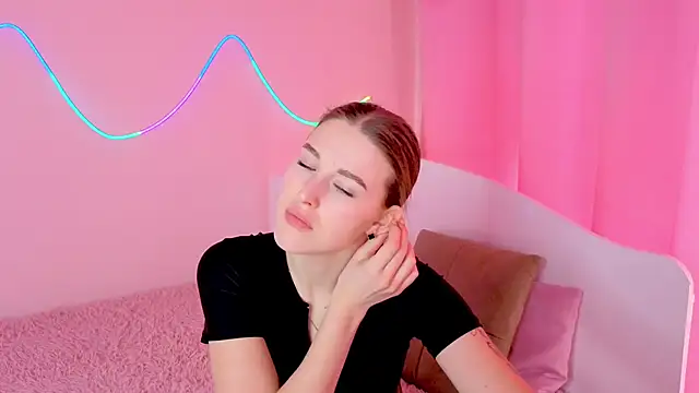 Snapshot of Violettta_doll chatting on February 2026 10:26:01 AM Violettta doll online show from February 2026 10:26:01 AM