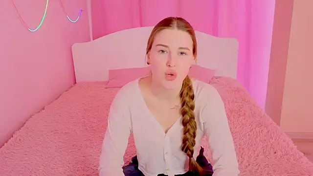 Snapshot of Violettta_doll chatting on February 2026 11:44:01 AM Violettta doll online show from February 2026 11:44:01 AM