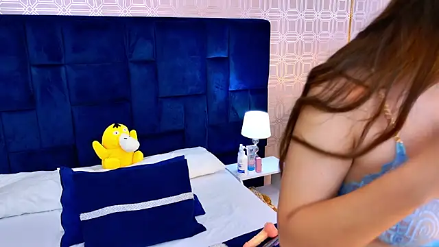 Cami Rousse online show from April 2026 12:18:02 PM