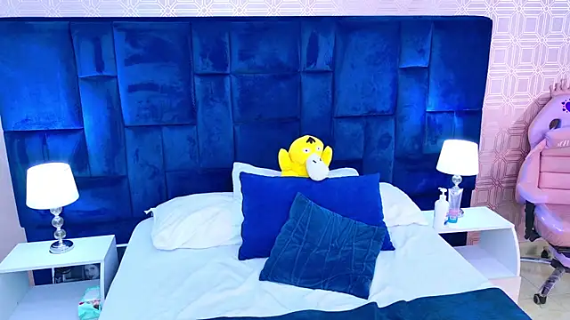 Cami Rousse online show from April 2026 12:11:02 PM