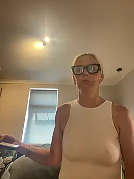 Amelie BlondeXX online show from July 2026 12:24:01 PM