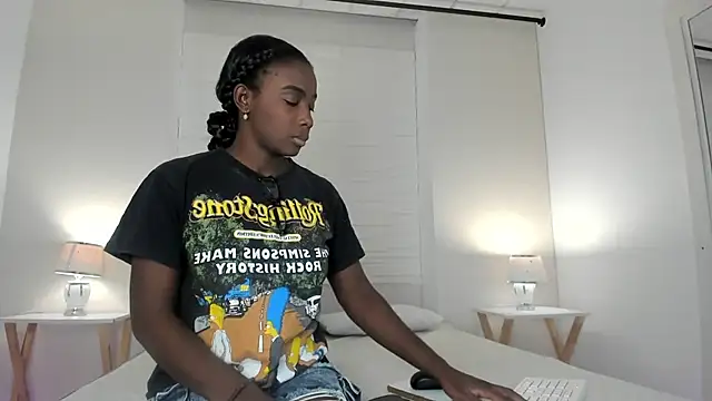 Snapshot of Oshun_444 chatting on May 2026 04:10:02 AM Oshun 444 online show from May 2026 04:10:02 AM