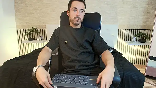 Adams Sanz online show from April 2026 07:28:02 PM