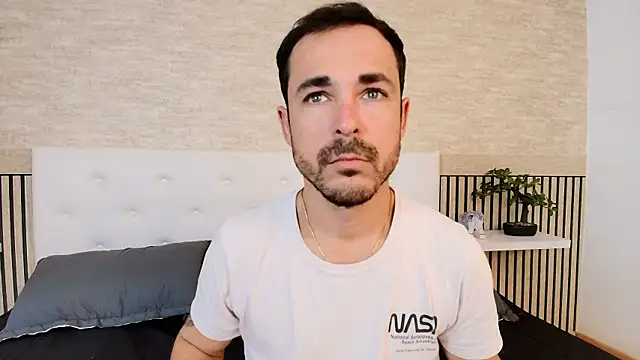 Adams Sanz online show from April 2026 08:21:01 PM