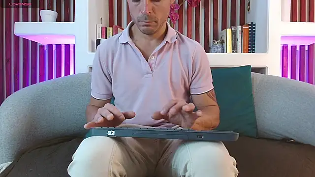 Adams Sanz online show from March 2026 07:26:01 PM