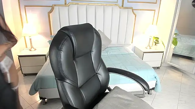 Sophie nolie online show from March 2026 12:05:01 PM