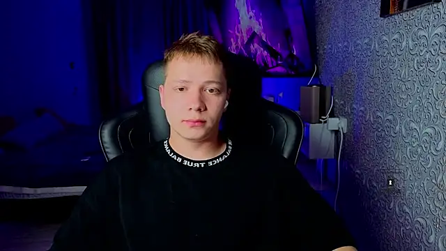 Karl Night  online show from June 2026 07:29:02 PM