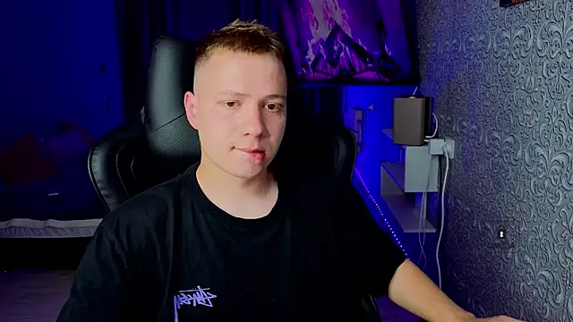 Karl Night  online show from June 2026 07:26:02 PM