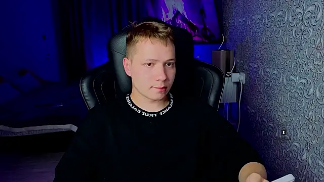 Karl Night  online show from June 2026 07:29:01 PM