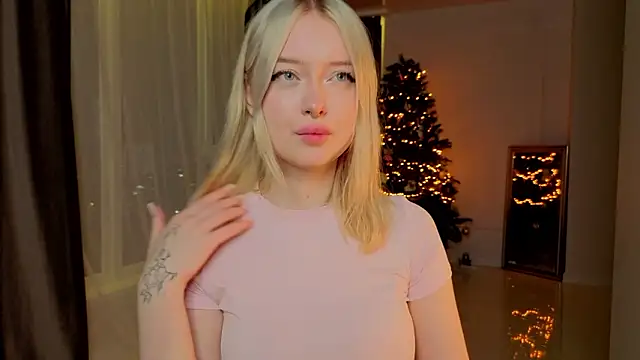 Snapshot of ChristinBland chatting on February 2026 08:19:01 PM ChristinBland online show from February 2026 08:19:01 PM