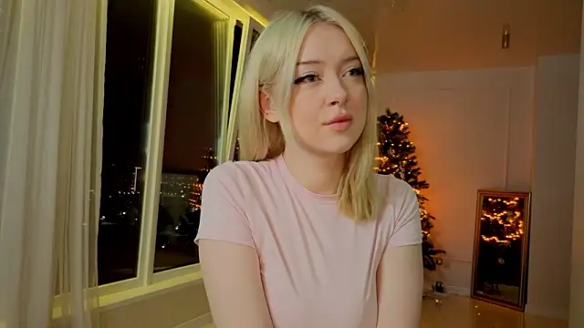 Snapshot of ChristinBland chatting on February 2026 07:25:02 PM ChristinBland online show from February 2026 07:25:02 PM