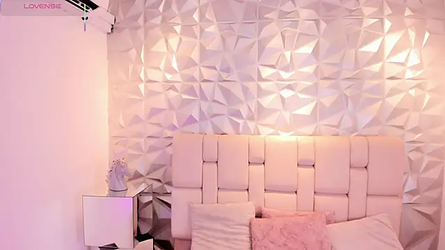 mell muller online show from April 2026 12:00:01 PM