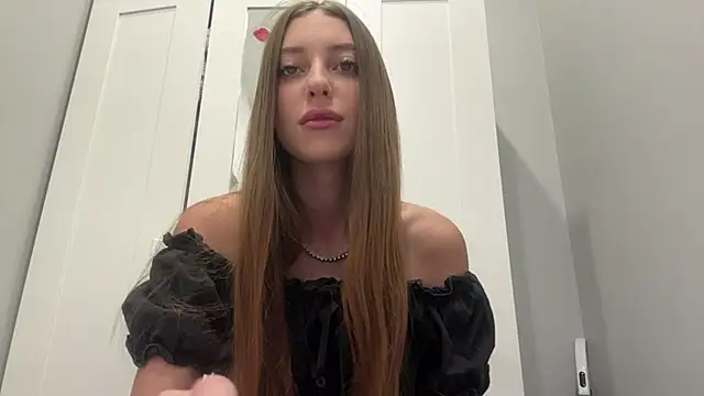 selena favn online show from March 2026 03:25:01 AM