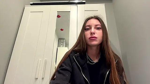 selena favn online show from March 2026 02:17:02 AM