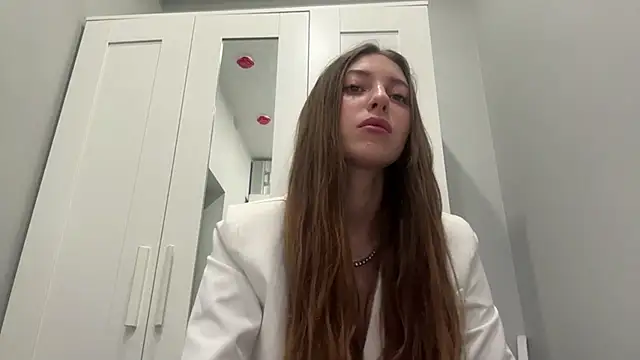 selena favn online show from April 2026 01:13:02 AM