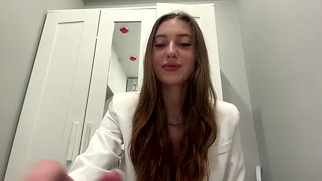 selena favn online show from March 2026 01:05:02 AM