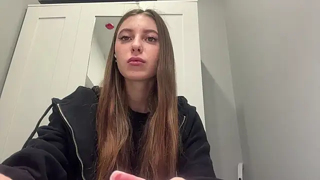 selena favn online show from March 2026 02:08:01 AM