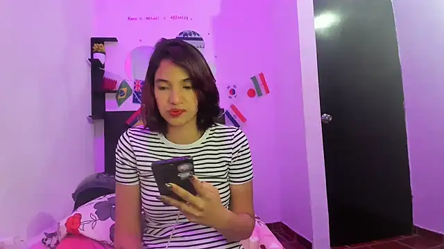 Snapshot of sapphire_brown20 chatting on July 2026 11:56:01 PM sapphire brown20 online show from July 2026 11:56:01 PM