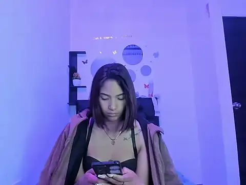 Snapshot of sapphire_brown20 chatting on June 2026 01:28:02 AM sapphire brown20 online show from June 2026 01:28:02 AM