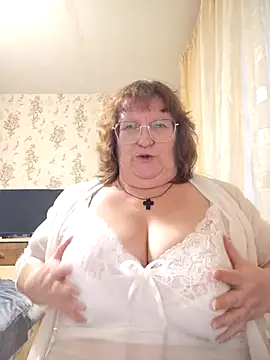 Snapshot of BIG-CATCH chatting on February 2026 03:35:02 PM BIG-CATCH online show from February 2026 03:35:02 PM