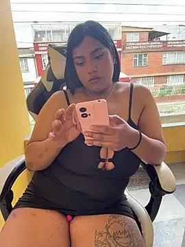 Nahomy firee online show from March 2026 06:02:01 PM