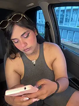 Nahomy firee online show from April 2026 12:34:01 PM