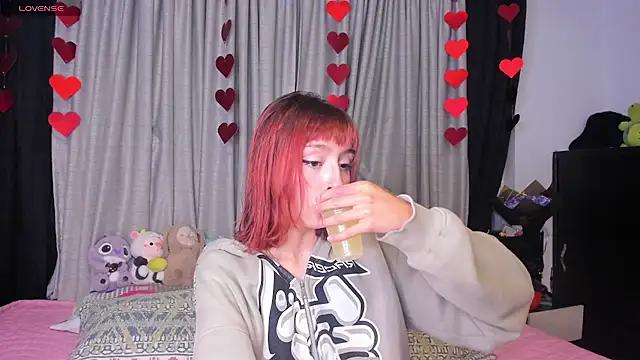 dafnne  hall online show from April 2026 04:04:02 AM