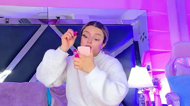 Giigii Hadid  online show from February 2026 04:50:02 PM