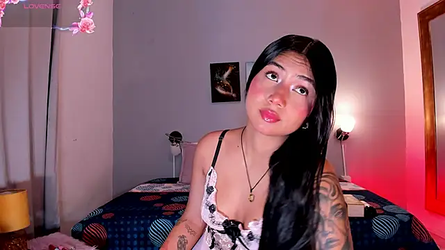 KimTaylorW online show from May 2026 02:20:02 AM