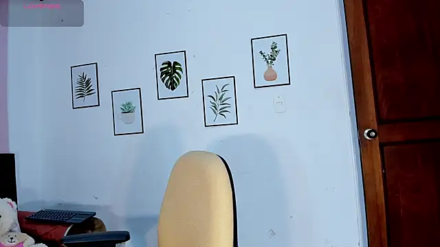 KimTaylorW online show from April 2026 12:45:01 AM