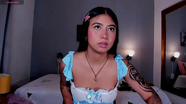 KimTaylorW online show from April 2026 02:40:01 AM