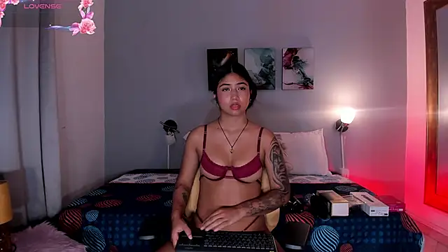 KimTaylorW online show from May 2026 02:31:02 AM