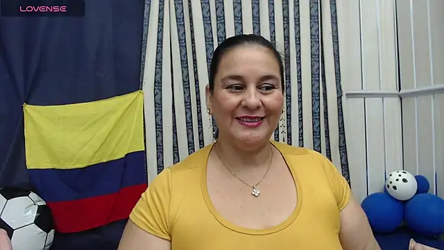 Snapshot of Sharlot_curvy chatting on June 2026 09:01:02 PM Sharlot curvy online show from June 2026 09:01:02 PM